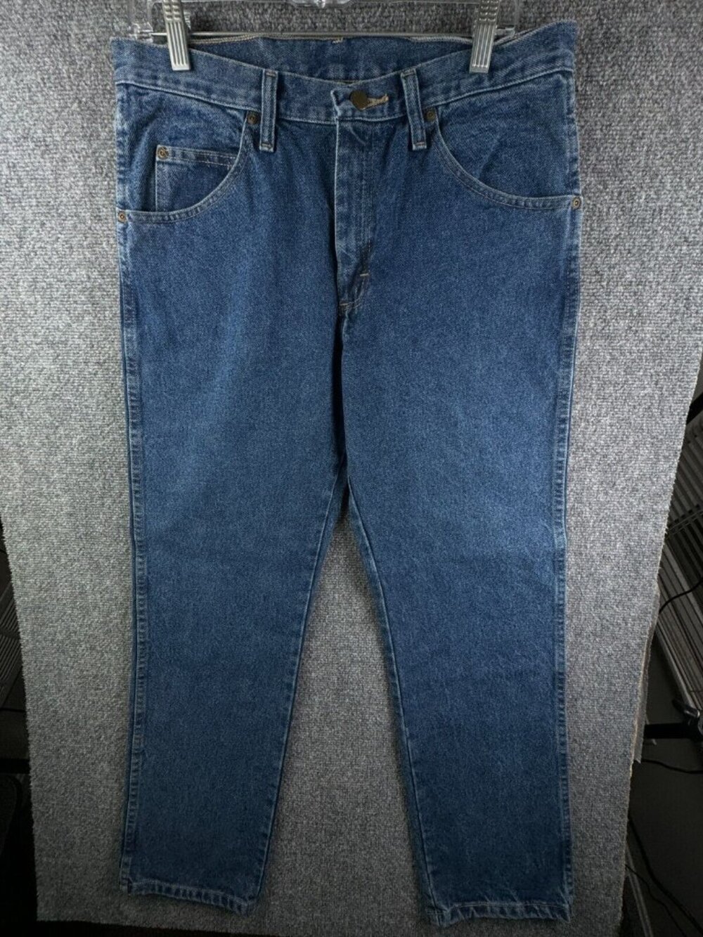 NWT Wrangler 33x30 Denim Jeans Men Medium Wash Straight Leg Regular Fit